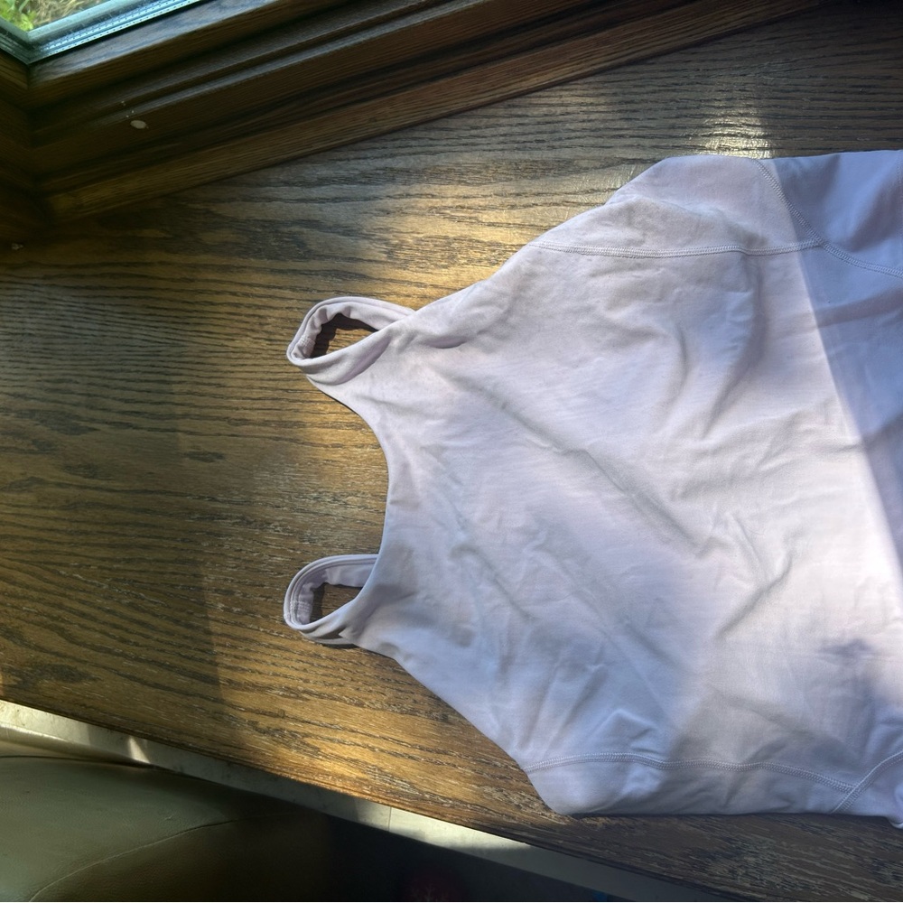 Women’s Lulu tank - Picture 4 of 4